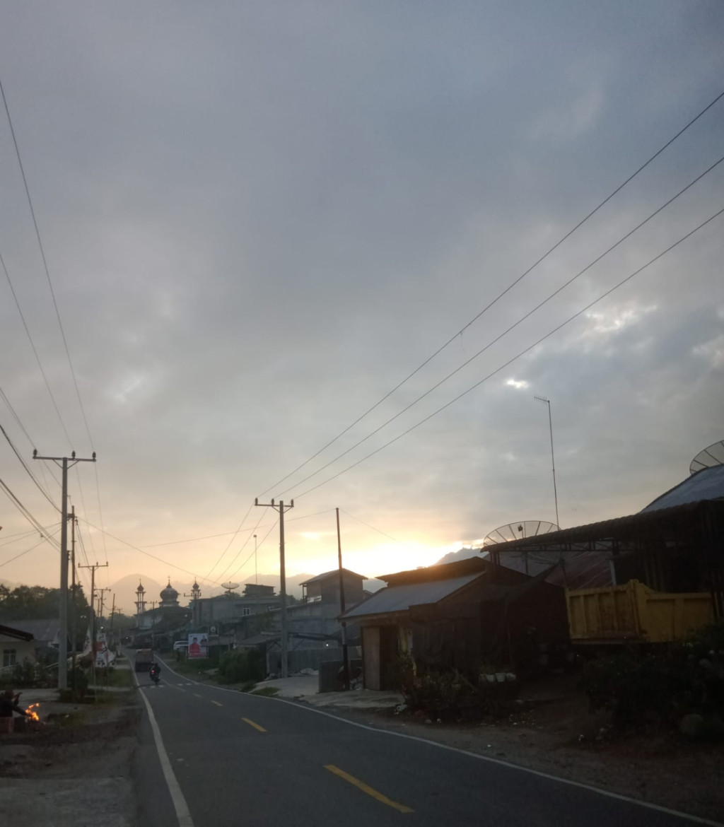  pemandangan pagi, desa atang jungket jalan menuju kota 